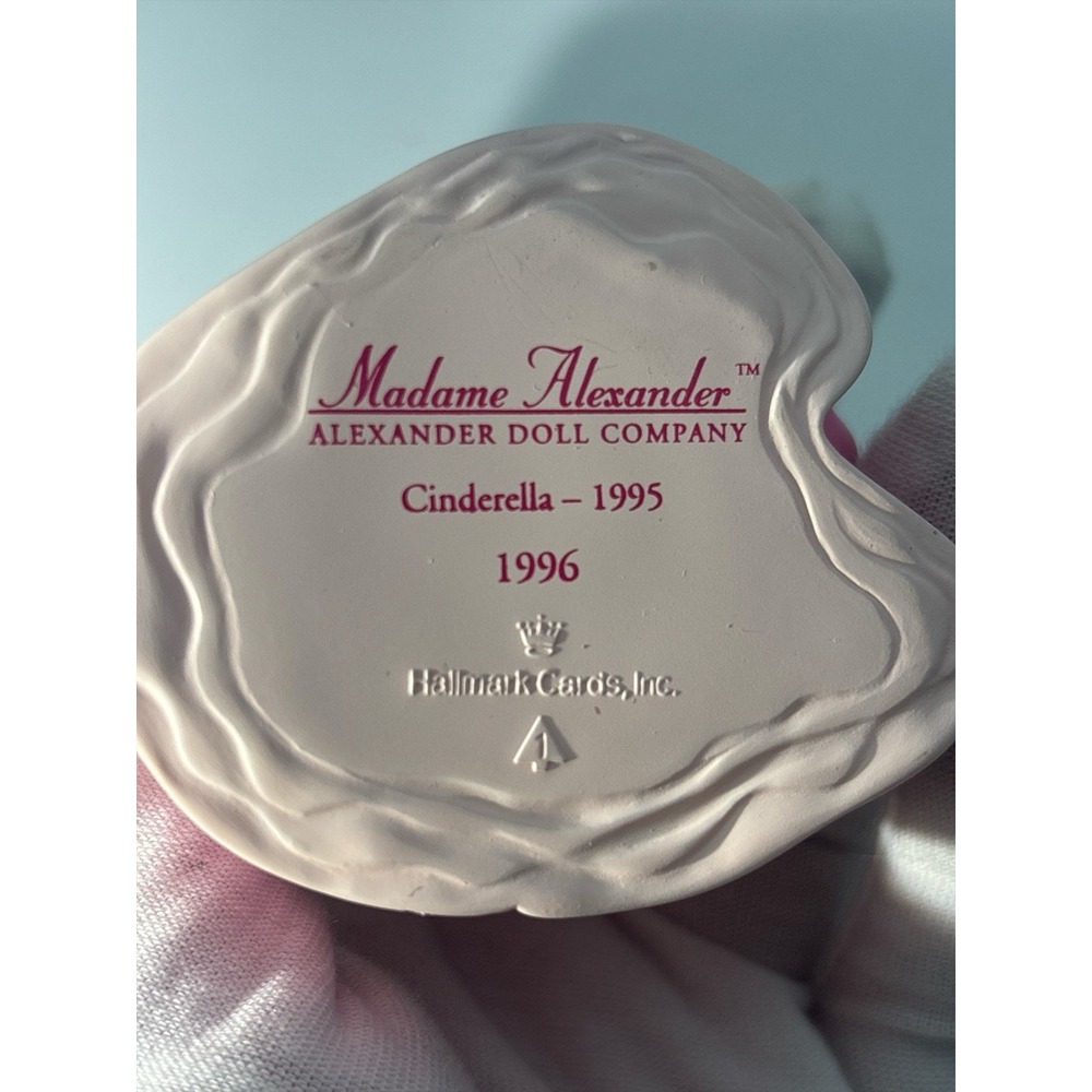 Hallmark Collector's Series Madame Alexander Cinderella 1995 Keepsake Ornament - Picture 6 of 12
